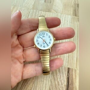 Timex ladies gold tone classic dress watch NEW BATTERY